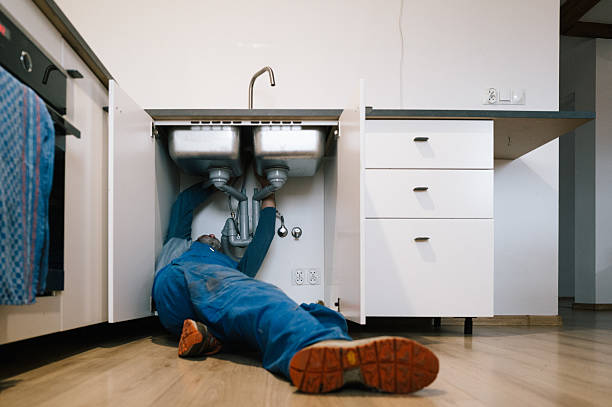 Professional Emergency Plumber technician working in Plano, KY